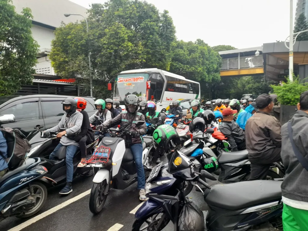 Life in Jakarta – Public Transportation and Traffic Hijinks
